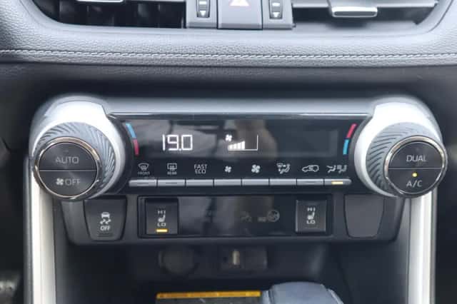 Toyota RAV4 (2019) thumbnail 32