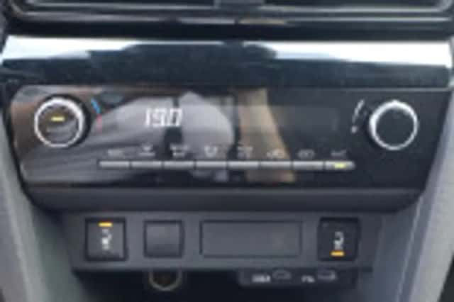 Toyota Yaris Cross (2025) thumbnail 72