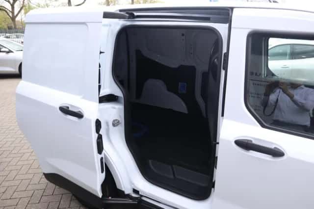 Ford E transit courier (2026) thumbnail 16