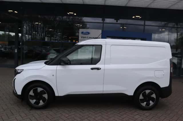Ford E transit courier (2026) thumbnail 8