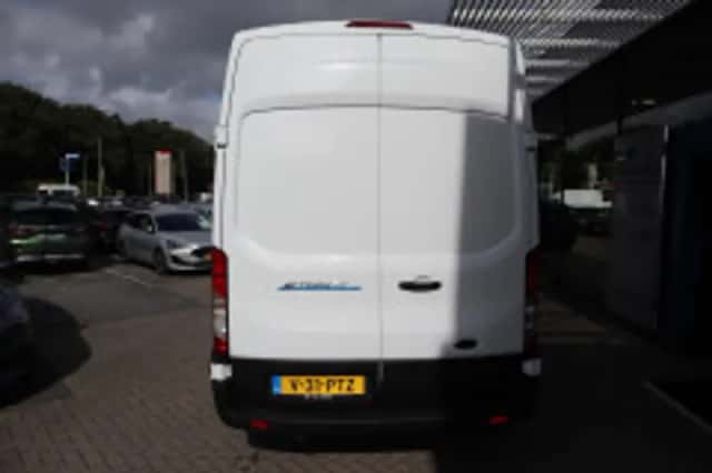 Ford E-Transit (2024) thumbnail 4