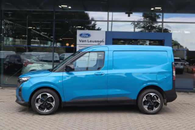 Ford E transit courier (2025) thumbnail 2
