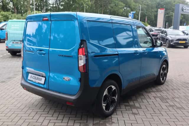 Ford E transit courier (2025) thumbnail 14