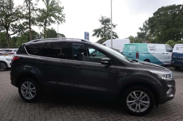 Ford Kuga (2019) thumbnail 14