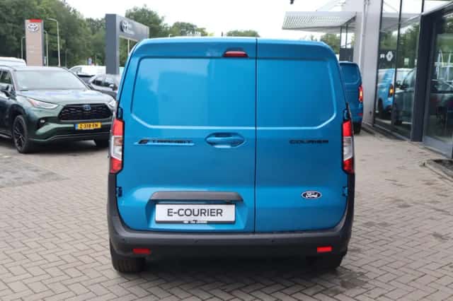 Ford E transit courier (2025) thumbnail 11