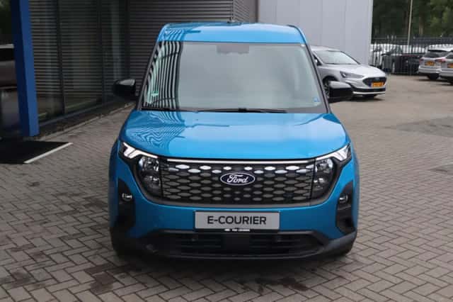Ford E transit courier (2025) thumbnail 18
