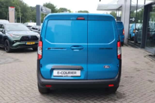 Ford Transit Courier (2025) thumbnail 5