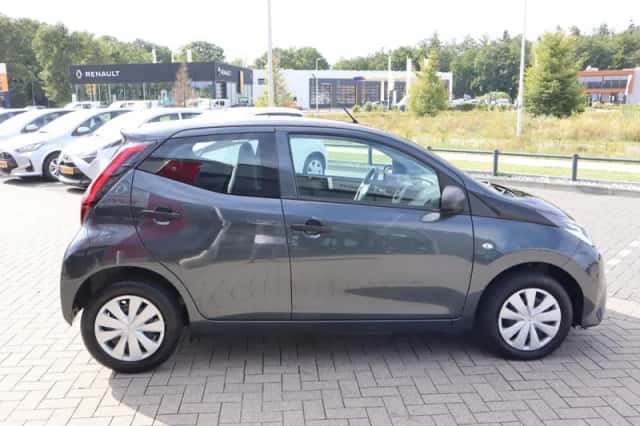 Toyota Aygo (2021) thumbnail 13