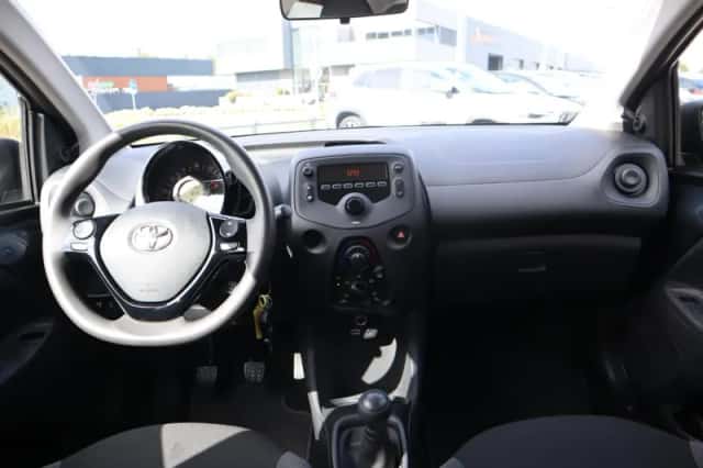 Toyota Aygo (2021) thumbnail 15