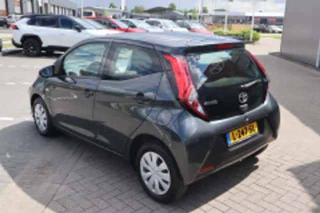 Toyota Aygo (2021) thumbnail 3