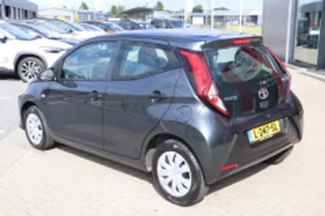 Toyota Aygo (2021) thumbnail 3