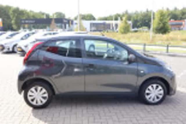 Toyota Aygo (2021) thumbnail 32