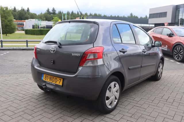 Toyota Yaris (2010) thumbnail 12
