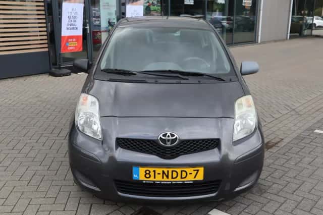 Toyota Yaris (2010) thumbnail 14