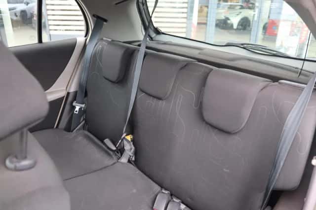 Toyota Yaris (2010) thumbnail 15