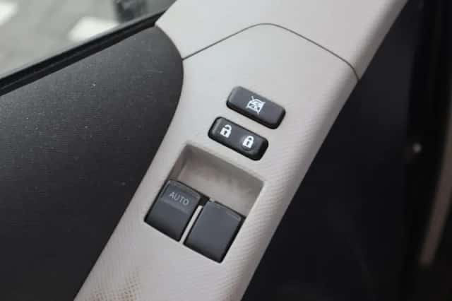 Toyota Yaris (2010) thumbnail 17