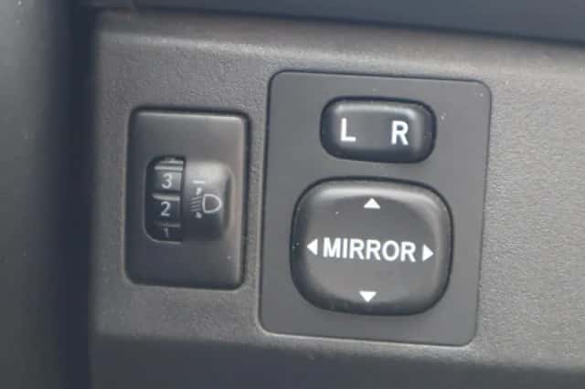 Toyota Yaris (2010) thumbnail 23