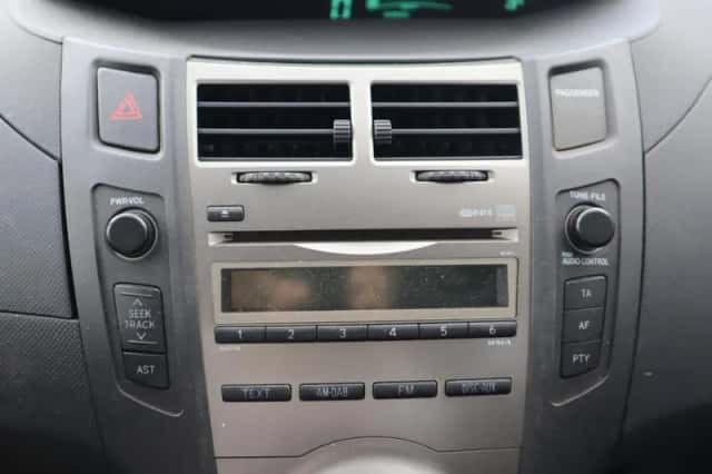 Toyota Yaris (2010) thumbnail 24