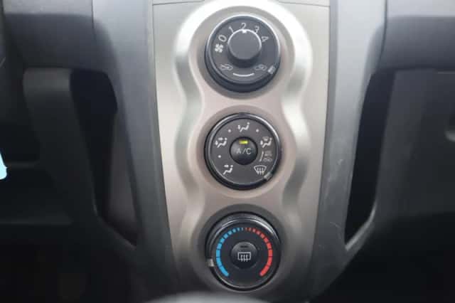 Toyota Yaris (2010) thumbnail 25