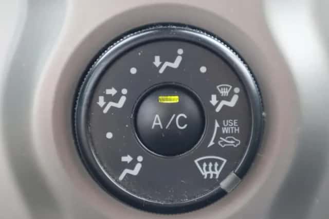 Toyota Yaris (2010) thumbnail 26
