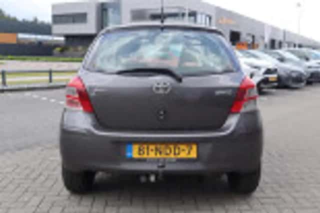 Toyota Yaris (2010) thumbnail 32