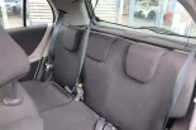 Toyota Yaris (2010) thumbnail 37