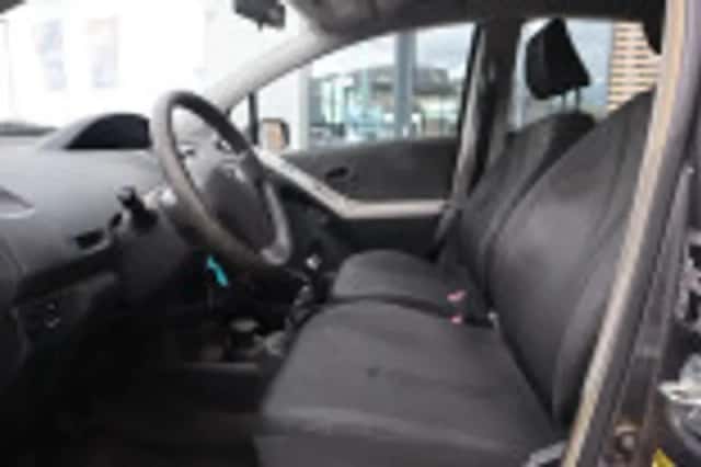 Toyota Yaris (2010) thumbnail 38