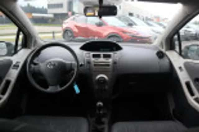 Toyota Yaris (2010) thumbnail 40