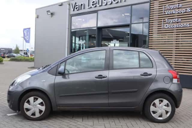 Toyota Yaris (2010) thumbnail 57