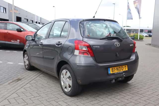 Toyota Yaris (2010) thumbnail 9