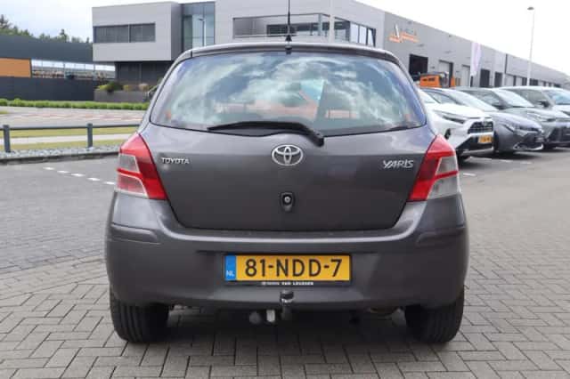 Toyota Yaris (2010) thumbnail 10