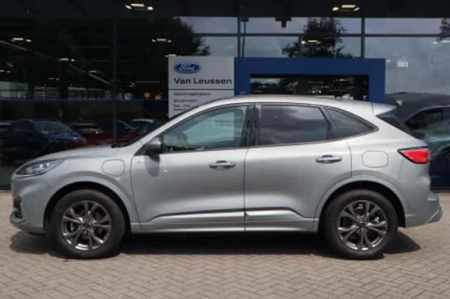 Ford Kuga (2023) thumbnail 2