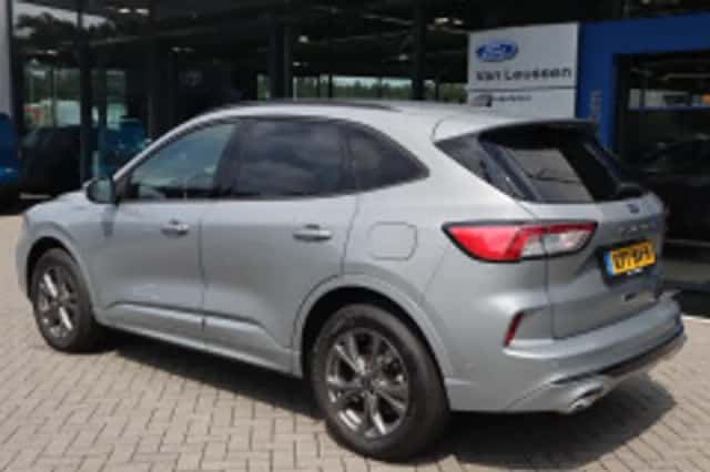 Ford Kuga (2023) thumbnail 3