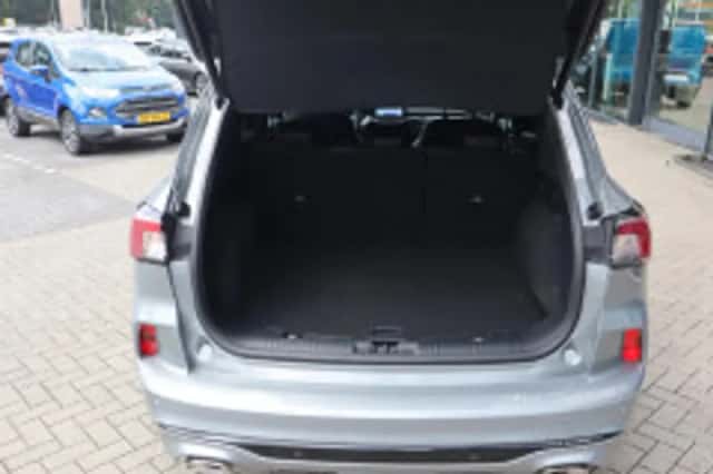Ford Kuga (2023) thumbnail 5