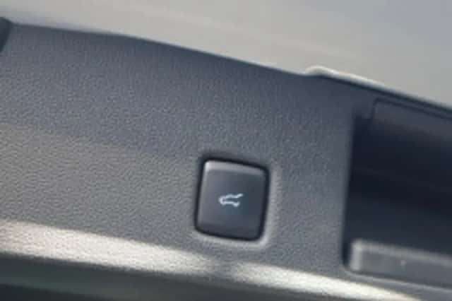Ford Kuga (2023) thumbnail 6