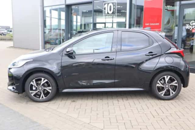 Toyota Yaris (2024) thumbnail 2