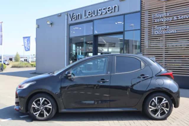 Toyota Yaris (2024) thumbnail 2