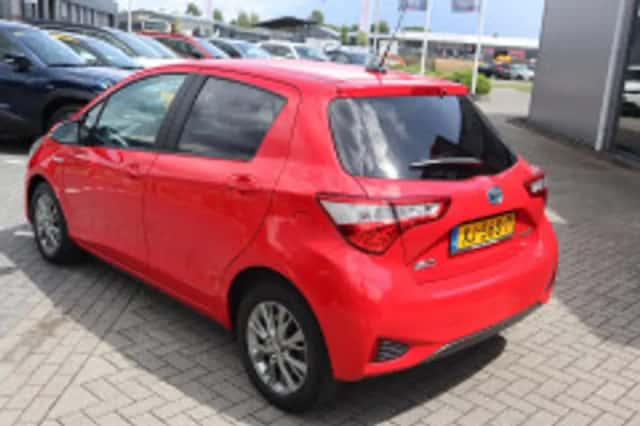Toyota Yaris (2019) thumbnail 3