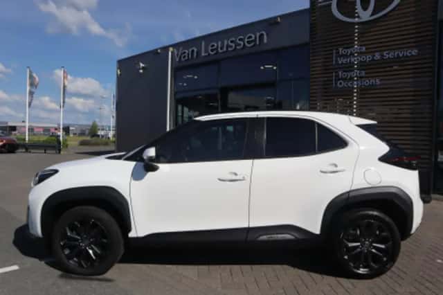 Toyota Yaris Cross (2023) thumbnail 2