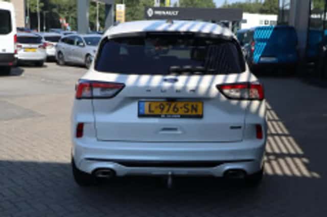 Ford Kuga (2021) thumbnail 4