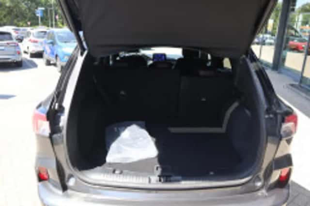 Ford Kuga (2023) thumbnail 4