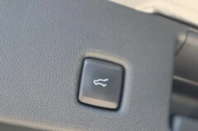 Ford Kuga (2023) thumbnail 5