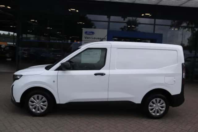 Ford Transit Courier (2024) thumbnail 2