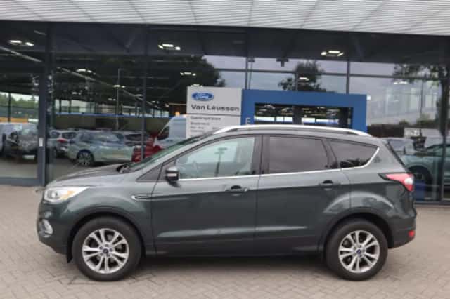 Ford Kuga (2017) thumbnail 2
