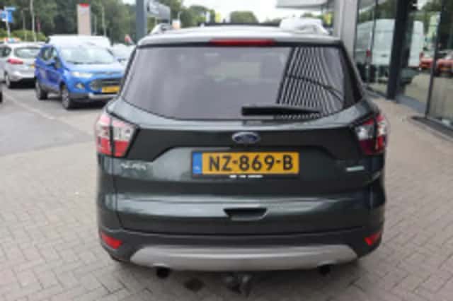 Ford Kuga (2017) thumbnail 4