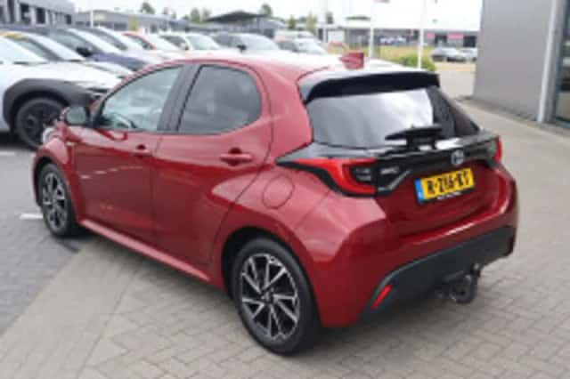 Toyota Yaris (2021) thumbnail 3