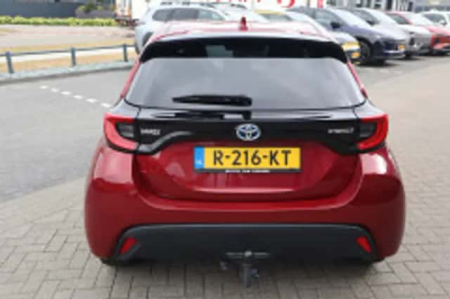 Toyota Yaris (2021) thumbnail 4