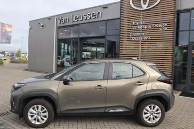 Toyota Yaris Cross (2023) thumbnail 2