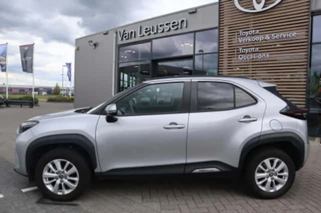 Toyota Yaris Cross (2025) thumbnail 2