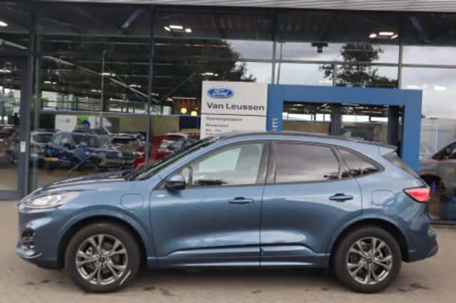 Ford Kuga (2022) thumbnail 2
